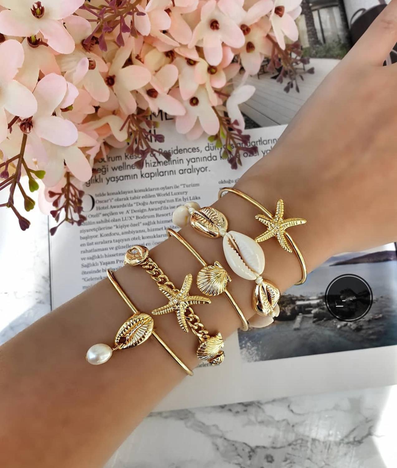 Isa Beachy Bracelet Set